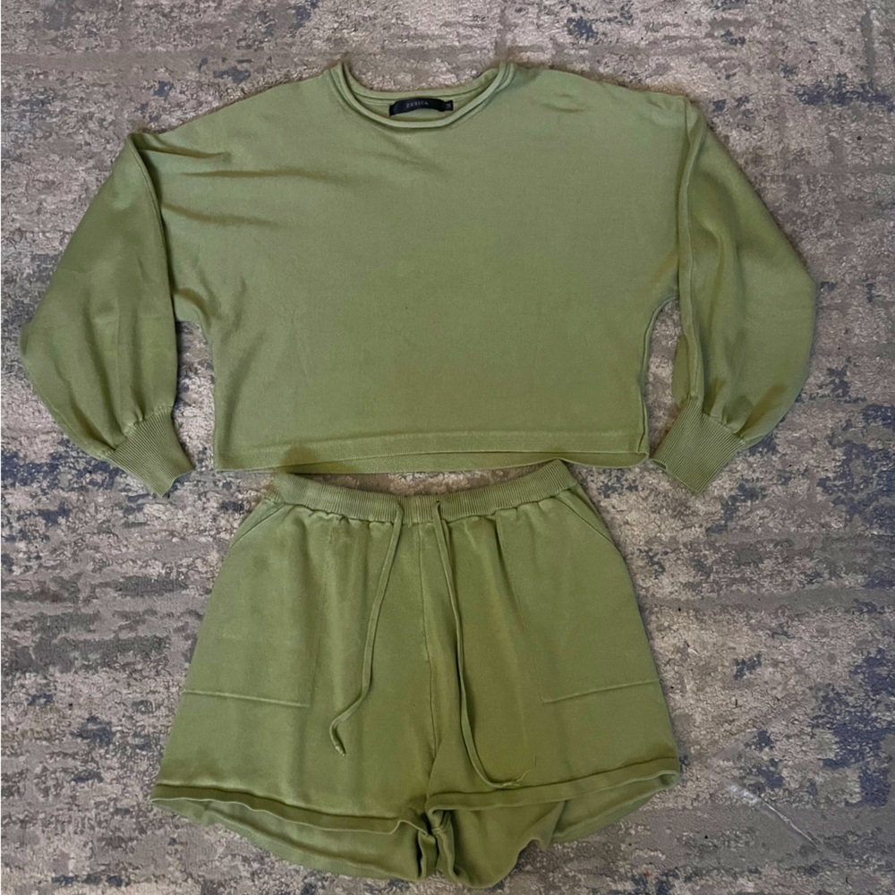 ZESICA Olive Green Knit Lounge Set Women’s Medium 2-Piece Sweater & Shorts Set